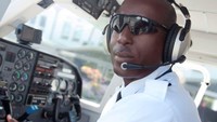 Lepas landas dari Bandara Internasional Princess Juliana di Sint Maarten, pesawat tidak pernah terbang lebih tinggi dari 1.000 kaki. Pemandangannya perairan Karibia yang berwarna biru kehijauan, lekukan panjang pantai berpasir, serta vila dan resor pribadi yang mewah.