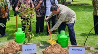 Airlangga mengatakan, dengan ekspansi di pabrik refinery mineral pertama di Indonesia ini, ada 3,3 juta ton konsentrat yang nantinya akan di olah, sehingga Gresik menjadi sentra dari hilirisasi tembaga. Ke depannya dengan renewable energi, electric vehicledan solar panel seluruhnya membutuhkan tembaga. Oleh karena itu, hilirisasi produk turunannya perlu untuk terus didorong, terutama untuk kebutuhan memproduksi produk elektronik. Dok. Kemenko Perekonomian RI