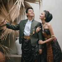 Belva dan Sabrina membagikan beberapa foto dengan pose yang berbeda. Keduanya pun tak ragu memamerkan kemesraan. (Foto: instagram: @sabrinaanggraini @belvadevara)