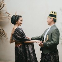 Pada Oktober 2021 lalu, Belva melamar sang kekasih di halaman Massachusetts Institute of Technology (MIT), Boston, Amerika Serikat (Foto: instagram: @sabrinaanggraini @belvadevara)