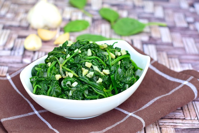 Healthy sautéed spinach with minced garlic