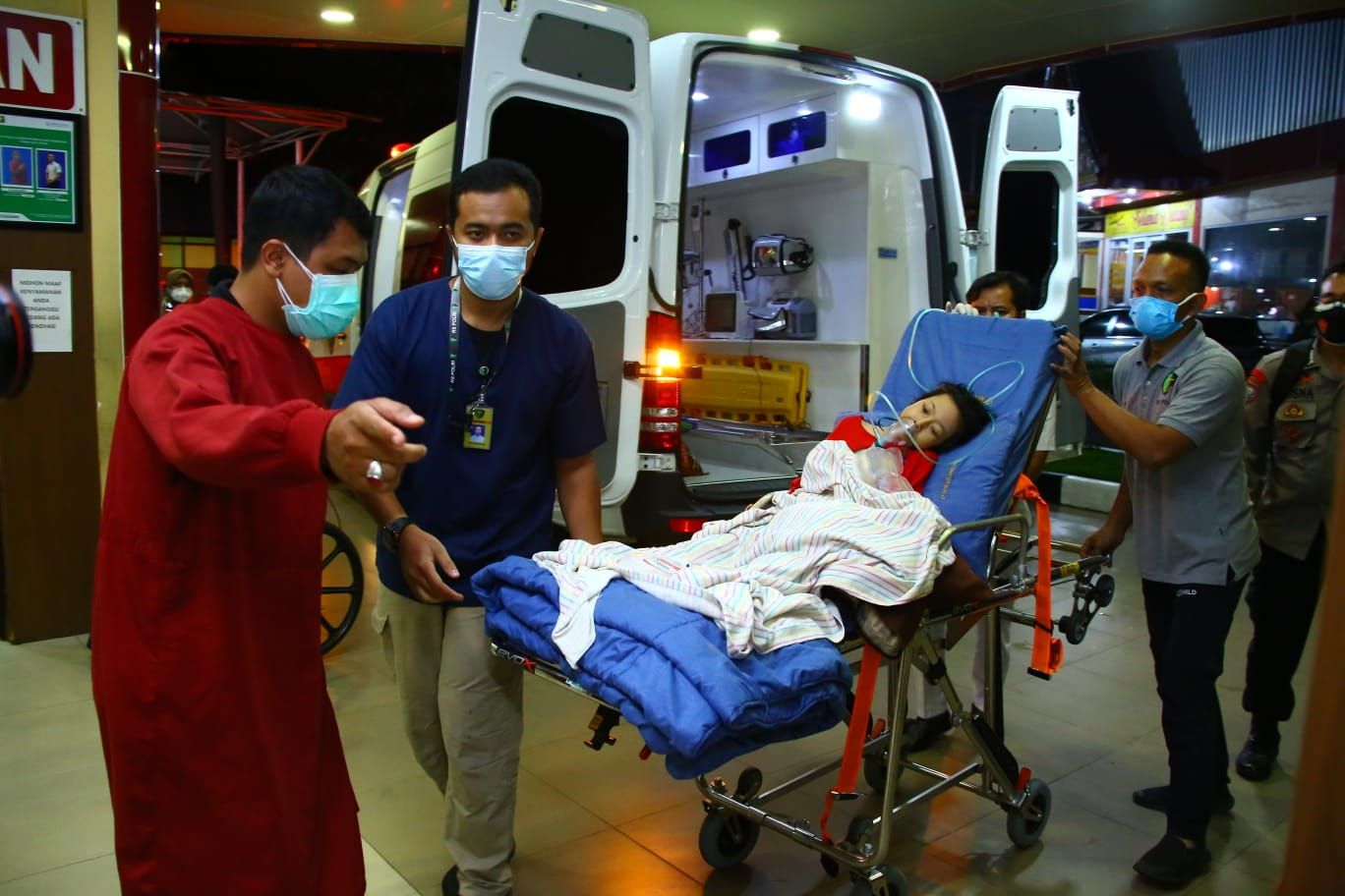 Sinta, a child with a bone tumor who was assisted by the National Police Chief arrived at Kramatjati Hospital, Jakarta