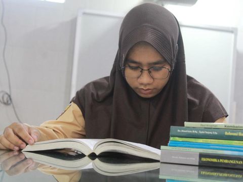 Siti Komariah, siswa cimahi peraih emas KSN 2021