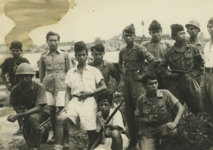 A photo seized by the Storm Troops Regiment, showing Indonesian soldiers with various weapons and uniforms, in South Sumatra, Indonesia, between 1946 and 1948, is seen in this handout photo provided to Reuters on February 17, 2022. The Netherlands Institute for Military History (NIMH)/collection Stoottroepen Museum/Handout via REUTERS ATTENTION EDITORS - THIS IMAGE HAS BEEN SUPPLIED BY A THIRD PARTY. MANDATORY CREDIT. NO RESALES. NO ARCHIVES.