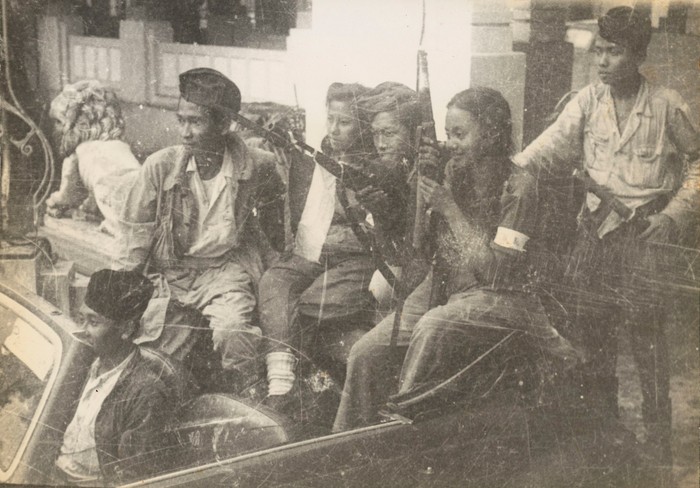 Young men and women, fighters from the Laskar Rakyat (peoples militias), show their readiness to defend Indonesian independence in 1945, in todays Indonesia, are seen in this handout photo provided to Reuters on February 17, 2022.  ANRI, IPPHOS/Handout via REUTERS ATTENTION EDITORS - THIS IMAGE HAS BEEN SUPPLIED BY A THIRD PARTY. MANDATORY CREDIT. NO RESALES. NO ARCHIVES.