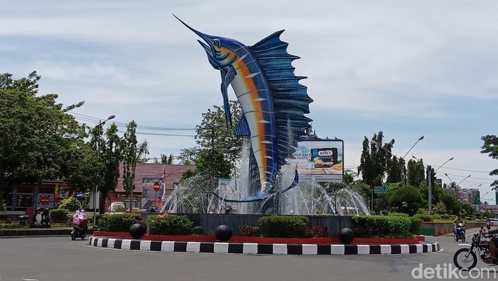 Tugu Marlin Pangandaran