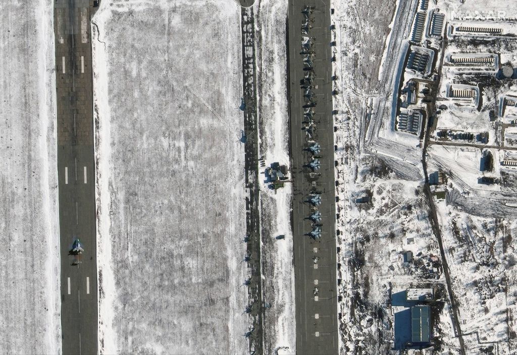 A satellite image shows an overview of helicopter deployments at Valuyki, Russia February 15, 2022. Picture taken February 15, 2022. Maxar Technologies/Handout via REUTERS ATTENTION EDITORS - THIS IMAGE HAS BEEN SUPPLIED BY A THIRD PARTY. NO RESALES. NO ARCHIVES. MANDATORY CREDIT. DO NOT OBSCURE LOGO