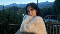 Ia kemudian semakin sering terlihat di layar kaca di samping kegiatannya bersama WJSN. Foto: (dok. ist)