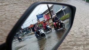 Drainase Buruk, Air Meluber ke Jalan Gedebage Bandung