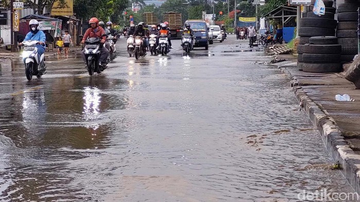 Drainase Buruk Air Meluber Ke Jalan Gedebage Bandung 6712