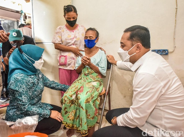 eri cahyadi beri bantuan
