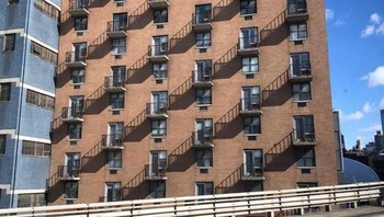 Tebak, ini tangga asli atau hanya bayangan? Foto: Brightside