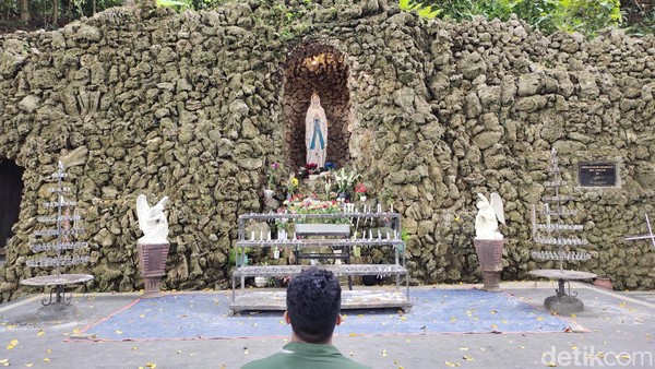 Awal mulanya, gua Maria ini difungsikan untuk tempat beribadah umat Katolik. Seiring berjalannya waktu, GMBK juga menjadi salah satu destinasi wisata religi di Rangkasbitung. (Fathul Rizkoh/detikTravel)