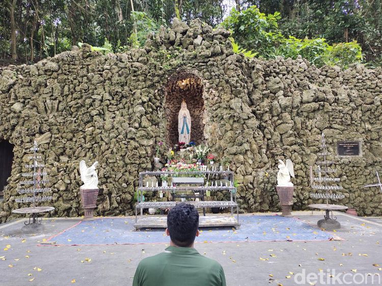 Potret Gua Maria Bukit Kanada, Destinasi Wisata Religi di Rangkasbitung