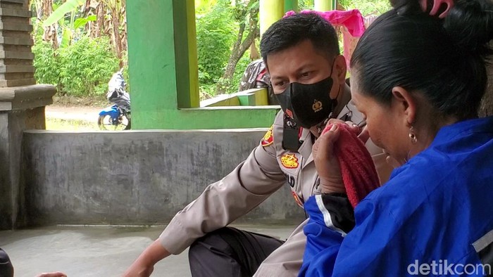 Ibu Korban Prostitusi Papua Menangis di Hadapan Kapolres Sukabumi
