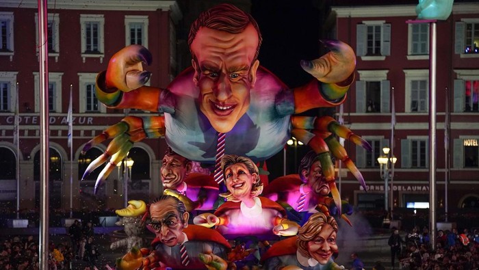 'Kandidat Presiden Prancis' Ramaikan Nice Carnival Bertema Hewan A carnival float with the heads of candidates for the French presidential election is shown during the Nice carnival in Nice, southern France, Saturday, Feb. 19, 2022. The theme of the Carnival's 149th edition in the French Riviera city of Nice is King of Animals. (AP Photo/Daniel Cole)