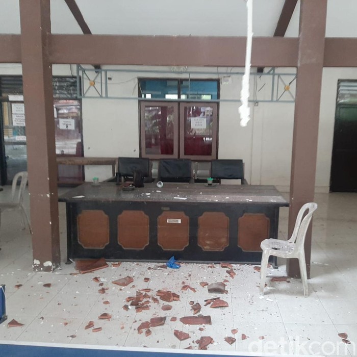 kantor kecamatan rusak