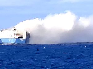 Duh, Kapal Kargo Pengangkut Ribuan Mobil Mewah Terbakar di Samudera Atlantik
