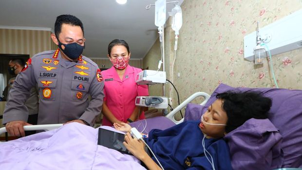Kapolri Jenguk Bocah Penderita Tumor Tulang