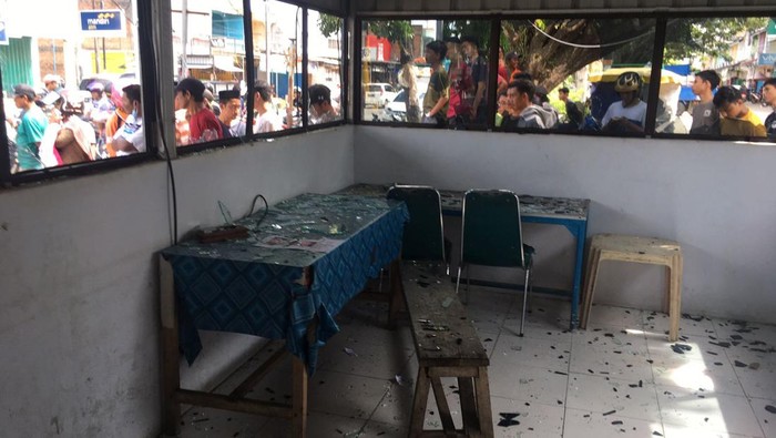 Kasus penyerangan Poslantas di Kabupaten Sinjai, Sulsel.
