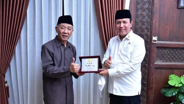 Kepala BNPT Komjen Boy Rafli kunjungi Pesantren Ngalah Purwosari pimpinan KH Sholeh Bahruddin.
