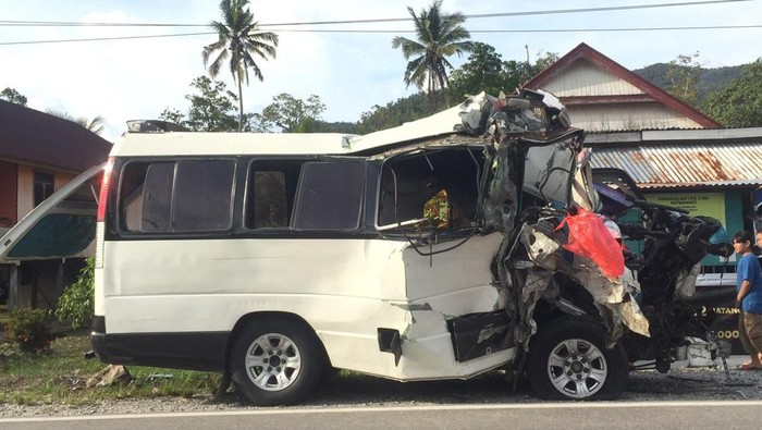 Kondisi mobil jenazah yang tabrakan di Malili, Kabupaten Luwu Timur, Sulsel.