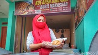 Kue Apem atau Apang tersebut sudah dikenal sejak tahun 1960an. Pada tahun tersebut biasanya kue Apem atau Apang disajikan pada saat upacara sakral suku Bugis.