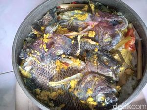 Juara Sedapnya! Nasi Liwet Jolem Khas Pangandaran Topping Ikan Mas