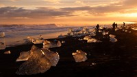 Berpuluh-puluh tahun yang lalu, bongkahan gletser yang terdampar di Pantai Berlian sangat banyak, bahkan pengunjung bakal kesulitan melintas. Saat ini, karena pemanasan global, jumlahnya kian sedikit.