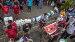 Pedagang Antri Demi Minyak Curah Murah