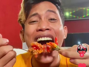 Pria Ini Selalu Mukbang Cabai dan Sebut Rasanya Manis