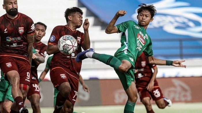 PSS Sleman dalam pertandingan melawan Borneo FC di Bali, Minggu (20/2/2022).