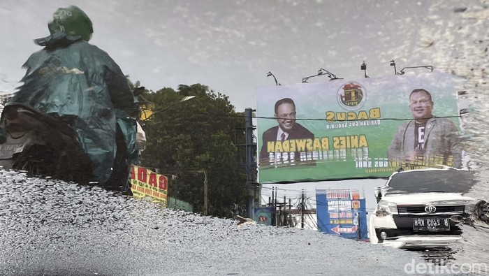 Spanduk 'Anies Baswedan For Presiden 2024' terus bermunculan di Kota Bekasi. Teranyar spanduk tersebut nongol di Jalan Jatiwaringin Raya, Pondok Gede.