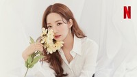 Park Min Young berperan sebagai prakirawan senior bernama Jin Ha Kyung. Foto: (dok. Instagram @netflixkr)