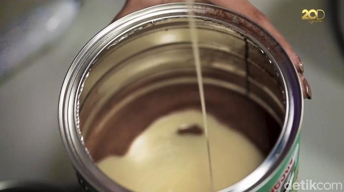 Trending Banget! Eksperimen Minum Milo Kekinian Langsung dari Kaleng 1,5 Kg Trending Banget! Eksperimen Minum Milo Kekinian Langsung dari Kaleng 1,5 Kg