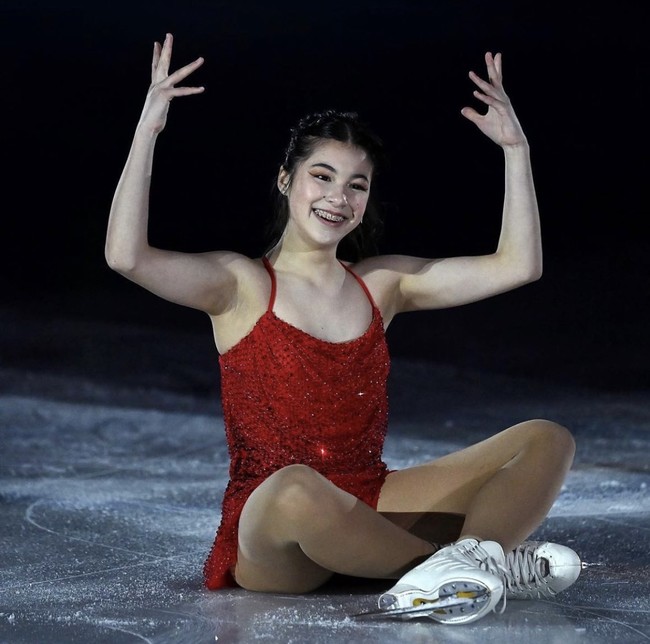 Alysa Liu mengunggah video penampilannya dan menandai akun ITZY di Instagram Story. Atlet 16 tahun itu pun di-notice langsung oleh grup jebolan JYP Entertainment dengan ucapan terima kasih. Foto: dok. Instagram alysaxliu