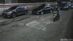 Ampun! Jalan Rusak di Rasuna Said Bikin Goyang Kanan-kiri