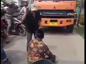 Heboh Aksi Anggota DPRD Bogor Protes Truk Tambang hingga Duduk di Jalanan