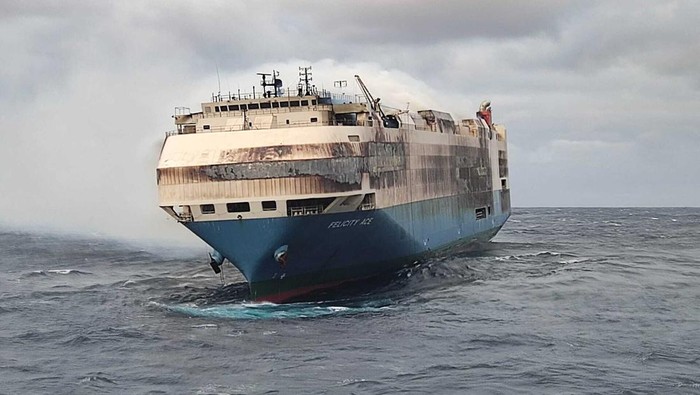 Kapal Felicity Ace hangus terbakar di Samudera Atlantik. Kapal kargo pengangkut ribuan mobil mewah ini dilaporkan terbakar sejak Rabu (16/2) pekan lalu.