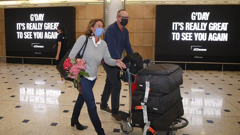 Passengers arrive at Sydney International Airport in Sydney, Monday, Feb. 21, 2022. International tourists and business travelers began arriving in Australia with few restrictions for the first time in almost two years after the government lifted some of the most draconian pandemic measures of any democracy in the world. (Dean Lewins/AAP Image via AP)