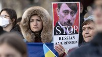Diketahui, aksi itu digelar di tengah memanasnya hubungan antara Ukraina-Rusia, terlebih beberapa waktu terakhir negara yang dipimpin Vladimir Putin itu diisukan akan menyerang Ukraina.