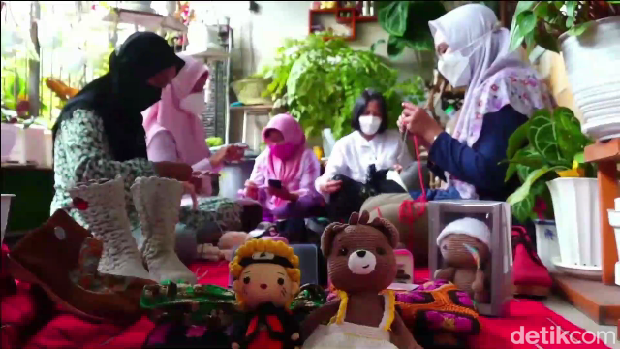 boneka rajut lumajang