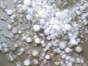 Hujan Es Pating Klotak Guyur Sejumlah Daerah di Jateng, Ini Daftarnya