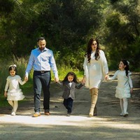 Chagit sudah menikah dengan pria asal Amerika bernama Greg Sofiev yang pernah menjadi bos dari sebuah perusahaan berlian. Mereka memiliki empat orang anak. Foto: Instagram/Facebook Chagit Leviev-Sofiev