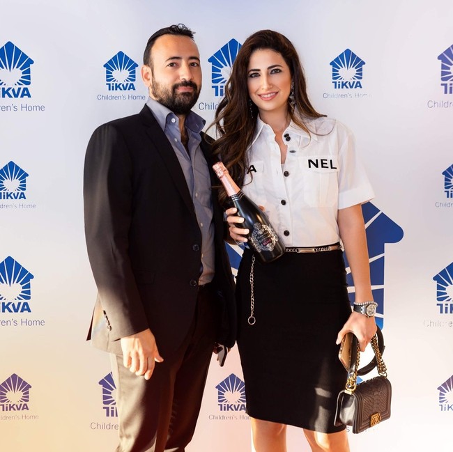 Di Instagram pun Chagit tampak sering menghadiri acara-acara elite, termasuk dengan Met Gala 2015. Chagit cukup sering berpose dengan orang-orang terkenal, seperti Ivanka Trump. Tak heran memang mengingat ayahnya banyak kenalan, termasuk Vladimir Putin dan Donald Trump. Foto: Instagram/Facebook Chagit Leviev-Sofiev