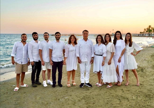 Chagit Leviev-Sofiev adalah salah satu dari sembilan anak Lev Leviev, pemilik perusahaan berlian terbesar LLD (Lev Leviev Diamonds). Dilaporkan jika Chagit adalah pewaris yang mengurus berbagai bisnis keluarga. Foto: Instagram/Facebook Chagit Leviev-Sofiev