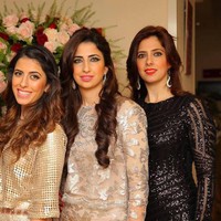 Ini potretnya bersama para Leviev bersaudari.Foto: Instagram/Facebook Chagit Leviev-Sofiev