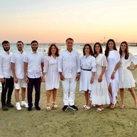 Chagit Leviev-Sofiev adalah salah satu dari sembilan anak Lev Leviev, pemilik perusahaan berlian terbesar LLD (Lev Leviev Diamonds). Dilaporkan jika Chagit adalah pewaris yang mengurus berbagai bisnis keluarga. Foto: Instagram/Facebook Chagit Leviev-Sofiev