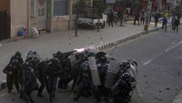 Suasana unjukrasa menolak dana hibah dari Amerika Serikat. 2 partai koalisi pemerintah ikut menolak bantuan tersebut.