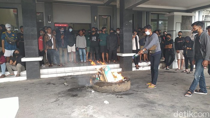 demo mahasiswa di jember